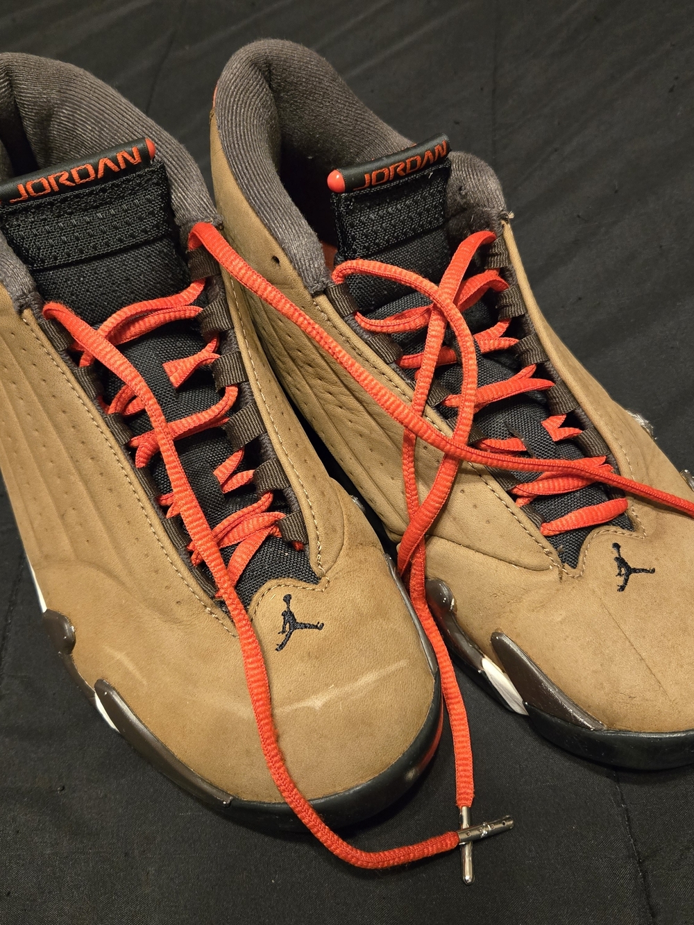 Jordan Men's Tan and Red Retro Basketball Shoes Size 8